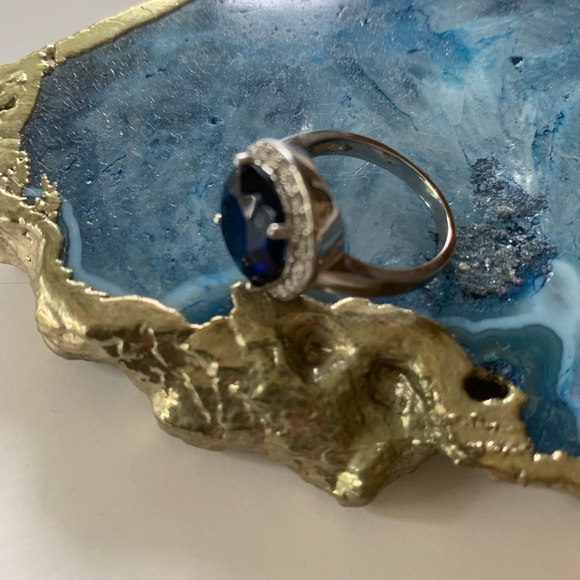 Women’s Blue stone ring. - Picture 3 of 5